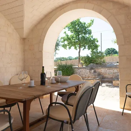 Trullo Tre Corbezzoli, Ostuni